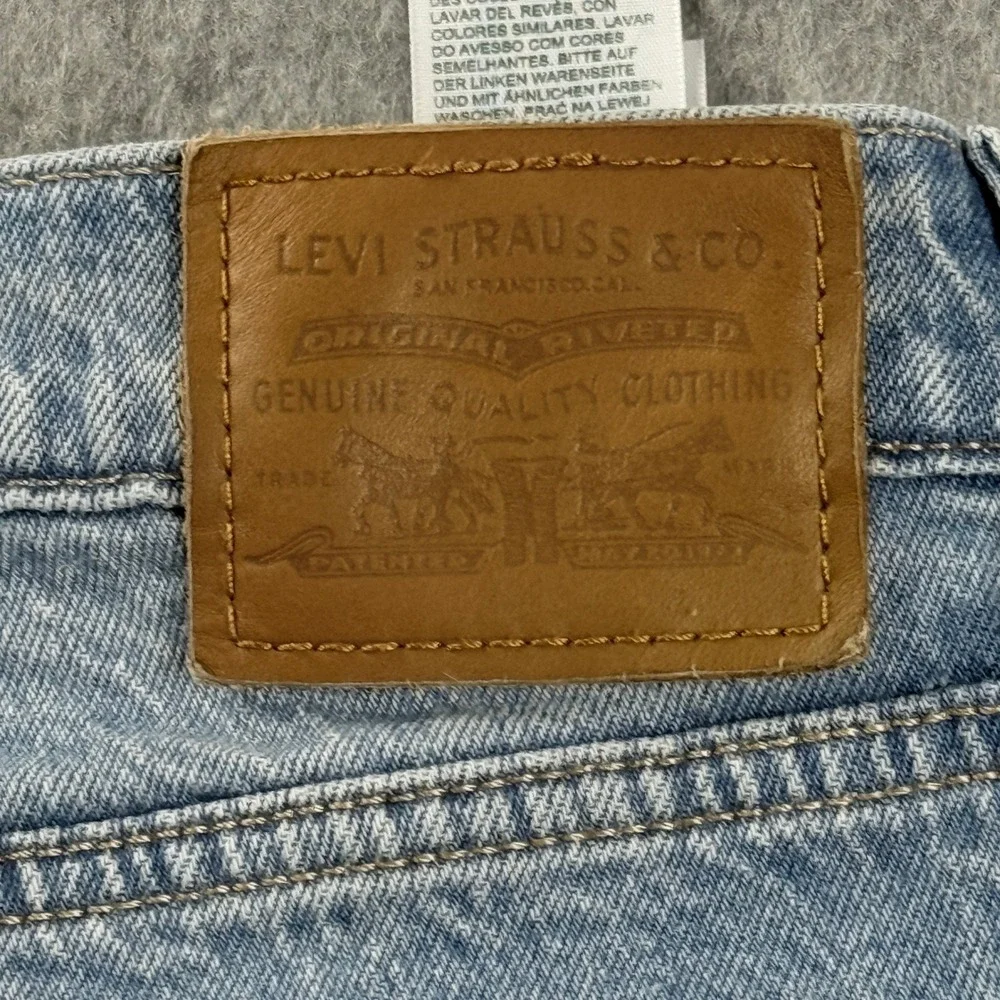 Levi's Premium Wedgie Straight Leg Jeans 28x27 In Middle Man Wash